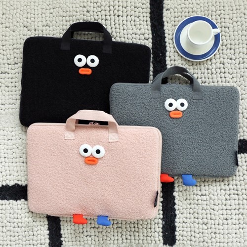 BRUNCH BROTHER: 13type pompom boucle wide laptop pouch